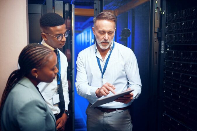 1st Feb Blog – the value of on-site IT support – feature – orig Image of an on site IT employee at a location showing the customer whats wrong